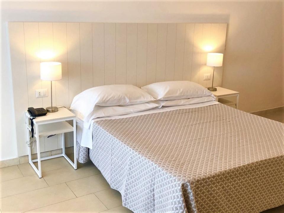 Hotel Villa Eleonora สกาอูรี ภายนอก รูปภาพ