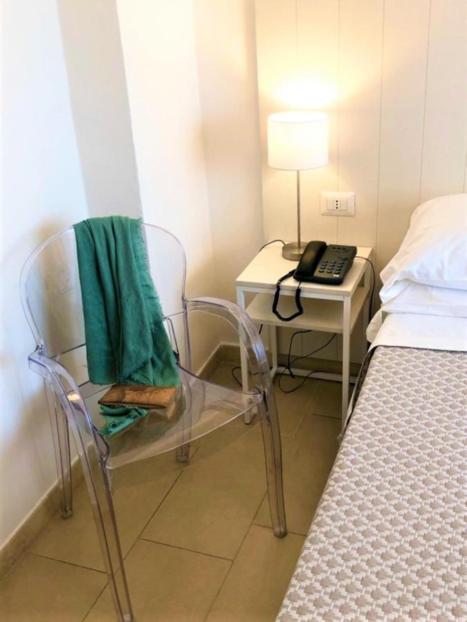Hotel Villa Eleonora สกาอูรี ภายนอก รูปภาพ