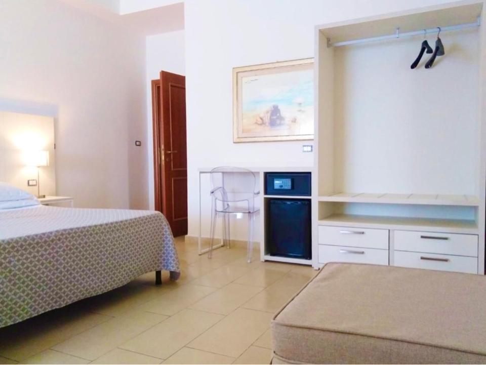 Hotel Villa Eleonora สกาอูรี ภายนอก รูปภาพ