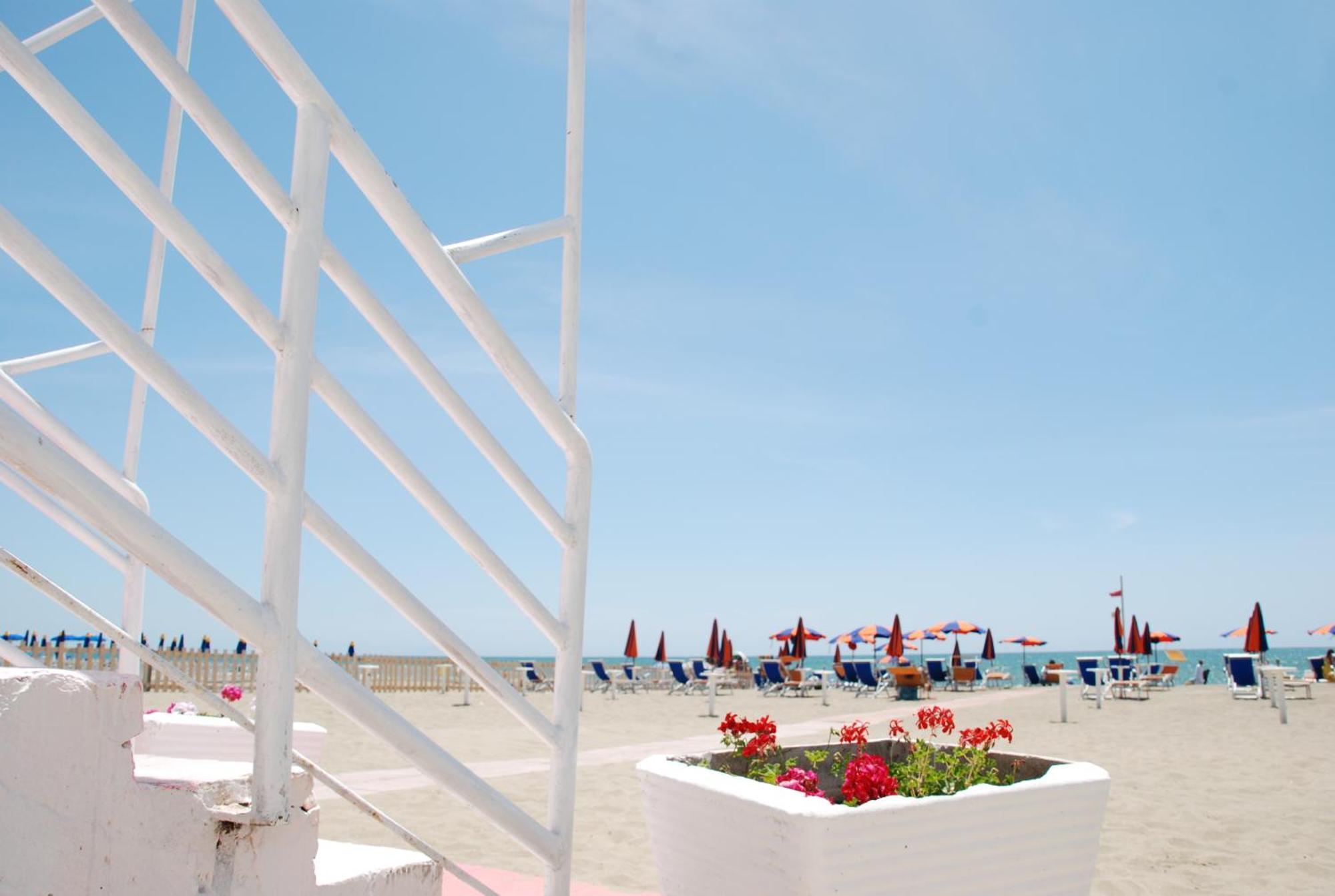 Hotel Villa Eleonora สกาอูรี ภายนอก รูปภาพ