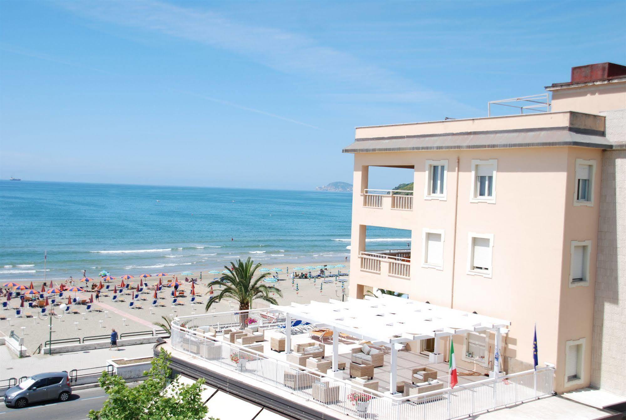 Hotel Villa Eleonora สกาอูรี ภายนอก รูปภาพ