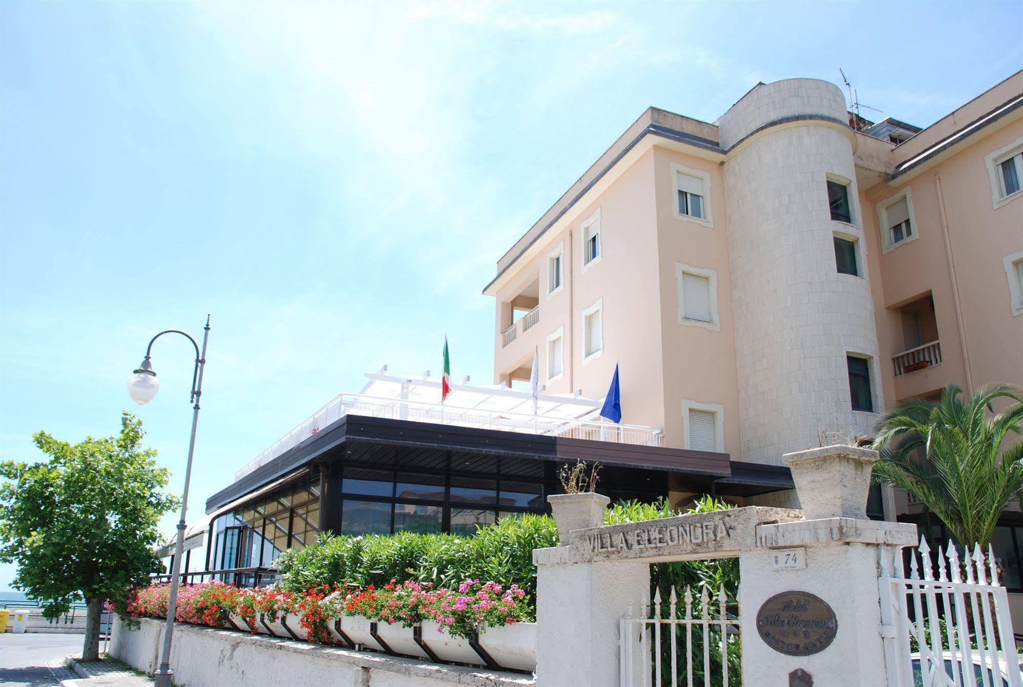 Hotel Villa Eleonora สกาอูรี ภายนอก รูปภาพ