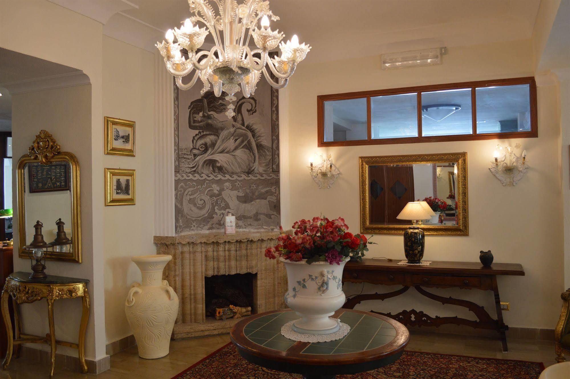 Hotel Villa Eleonora สกาอูรี ภายนอก รูปภาพ