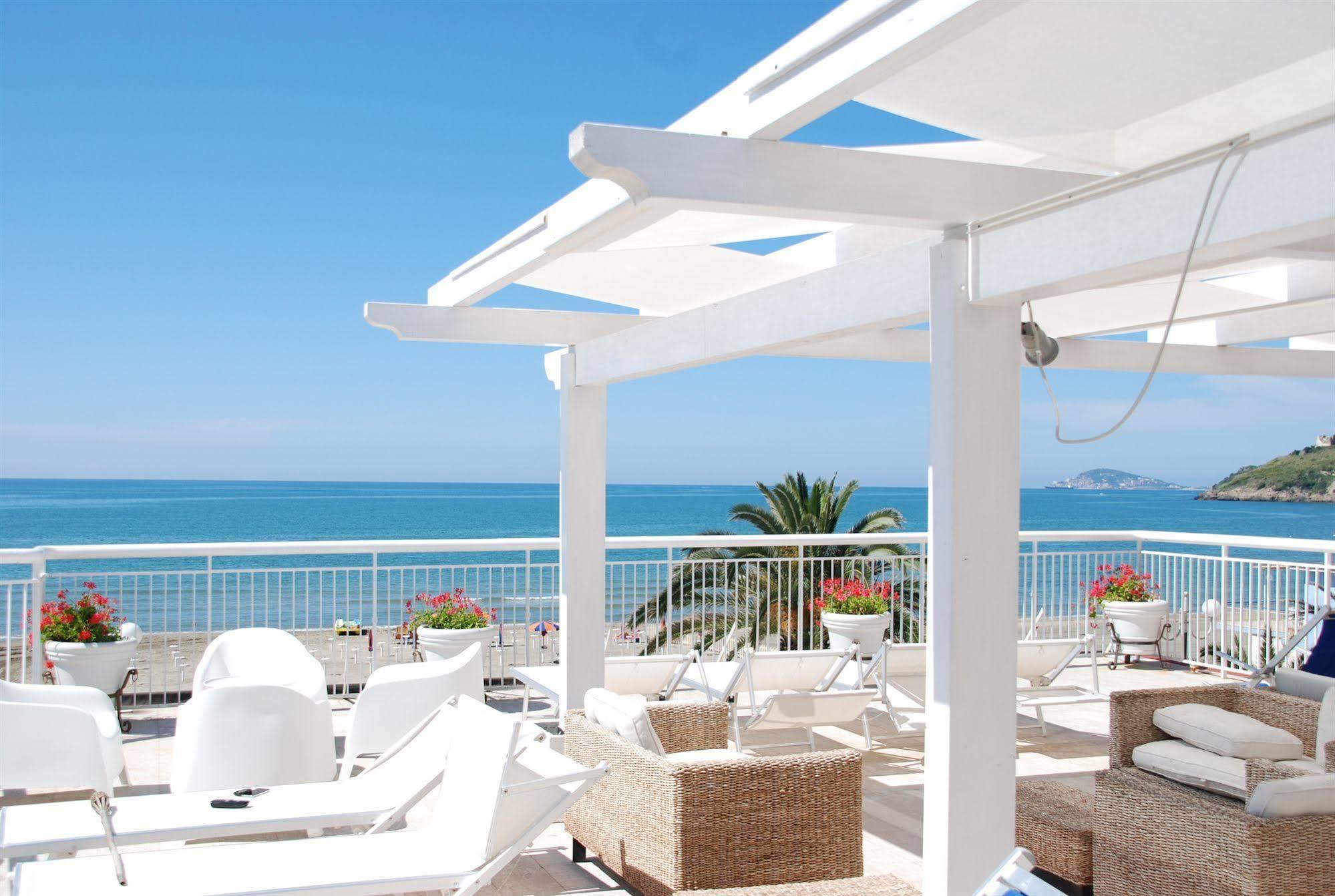 Hotel Villa Eleonora สกาอูรี ภายนอก รูปภาพ