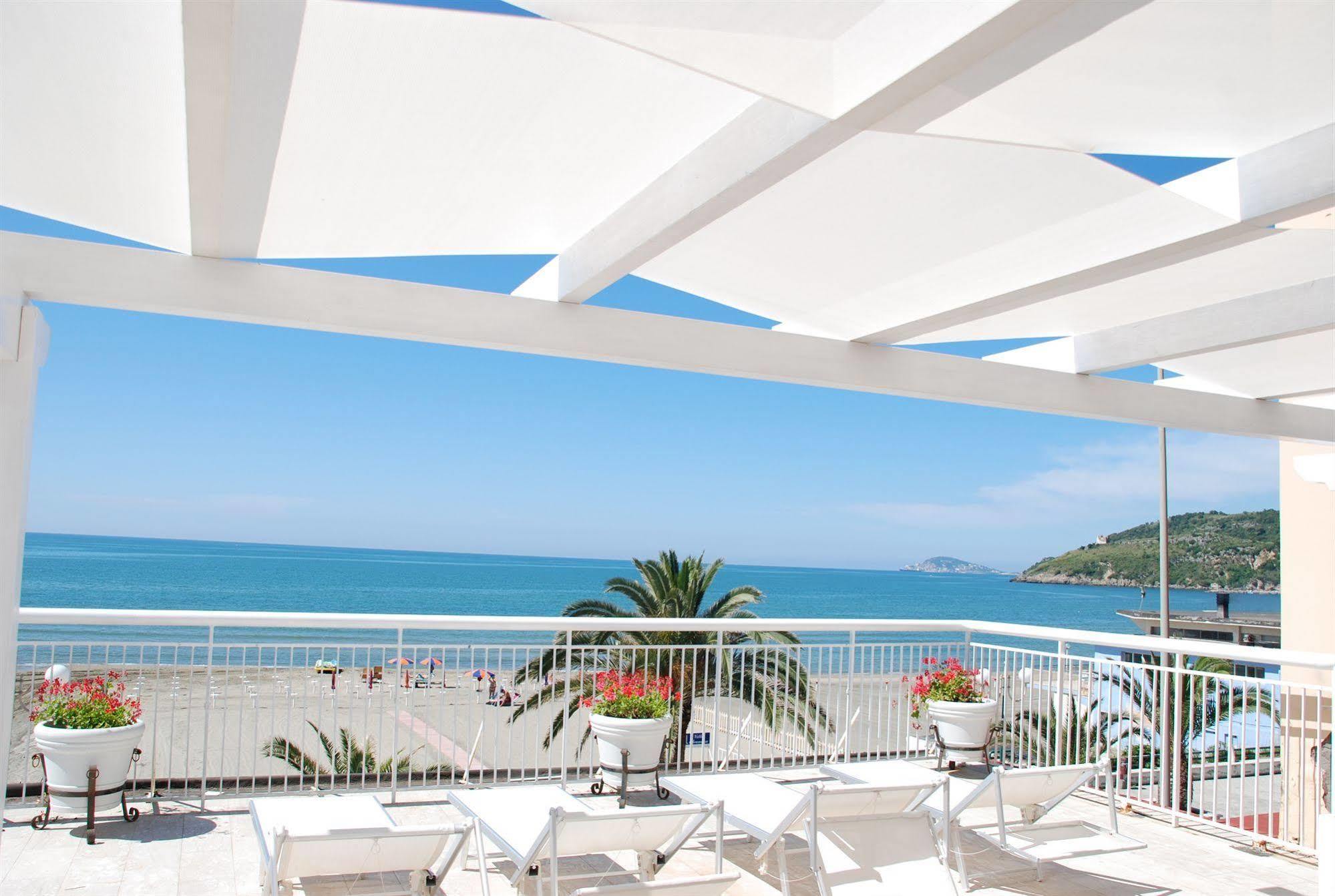Hotel Villa Eleonora สกาอูรี ภายนอก รูปภาพ